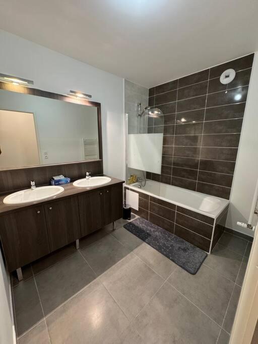 Apartment Luxueux 5 Pc, Jacuzzi, Rooftop, Terrasse, Clim *